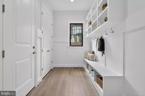 Entry Way - 2002 Mcfall St, Mclean, VA 22101 photo 11 of 27