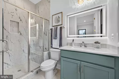 Bath - 2002 Mcfall St, Mclean, VA 22101 photo 1 of 12
