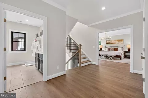 Entry Way - 2002 Mcfall St, Mclean, VA 22101 photo 17 of 27
