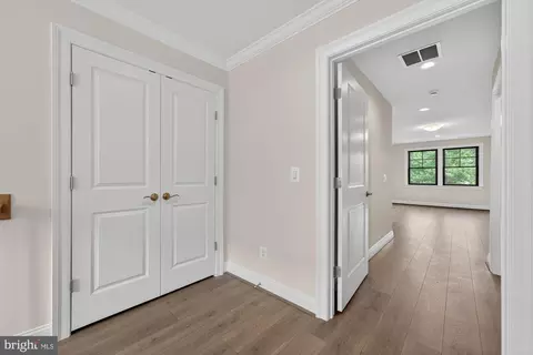 Entry Way - 2002 Mcfall St, Mclean, VA 22101 photo 21 of 27