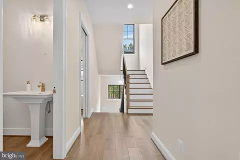 Entry Way - 2002 Mcfall St, Mclean, VA 22101 photo 7 of 27
