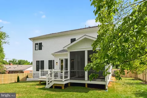 Exterior - 2002 Mcfall St, Mclean, VA 22101 photo 13 of 15