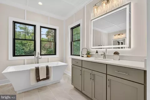 Bath - 2002 Mcfall St, Mclean, VA 22101 photo 6 of 12