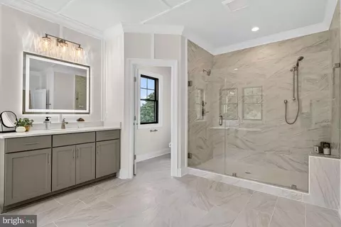 Bath - 2002 Mcfall St, Mclean, VA 22101 photo 5 of 12