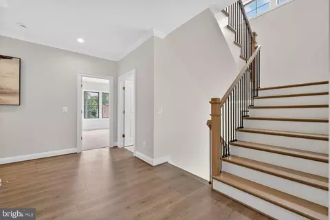 Entry Way - 2002 Mcfall St, Mclean, VA 22101 photo 16 of 27