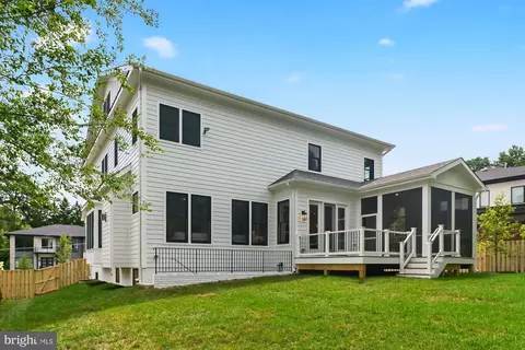 Exterior - 2002 Mcfall St, Mclean, VA 22101 photo 11 of 15