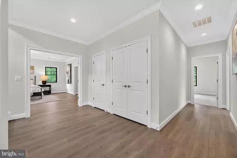 Entry Way - 2002 Mcfall St, Mclean, VA 22101 photo 18 of 27