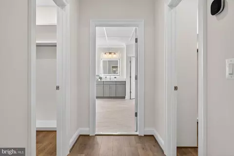 Entry Way - 2002 Mcfall St, Mclean, VA 22101 photo 19 of 27