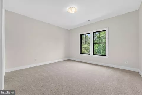 Bedroom - 2002 Mcfall St, Mclean, VA 22101 photo 7 of 10