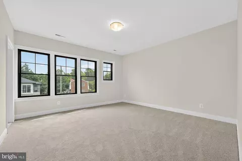 Bedroom - 2002 Mcfall St, Mclean, VA 22101 photo 3 of 10