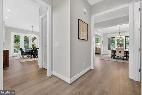 Entry Way - 2002 Mcfall St, Mclean, VA 22101 photo 8 of 27
