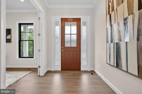 Entry Way - 2002 Mcfall St, Mclean, VA 22101 photo 3 of 27