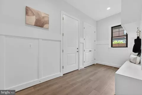 Entry Way - 2002 Mcfall St, Mclean, VA 22101 photo 9 of 27