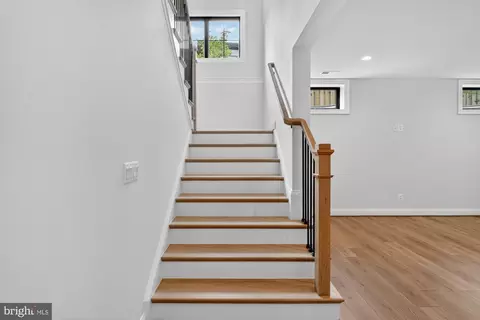 Entry Way - 2002 Mcfall St, Mclean, VA 22101 photo 23 of 27