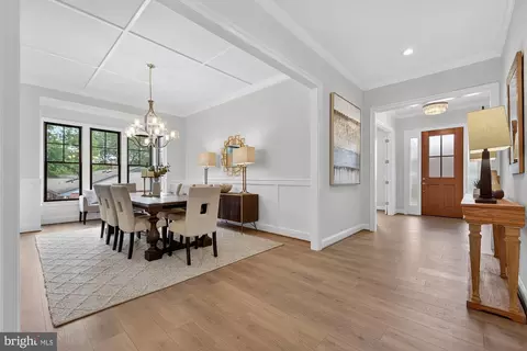 Entry Way - 2002 Mcfall St, Mclean, VA 22101 photo 5 of 27