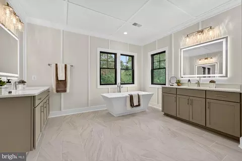 Bath - 2002 Mcfall St, Mclean, VA 22101 photo 2 of 12