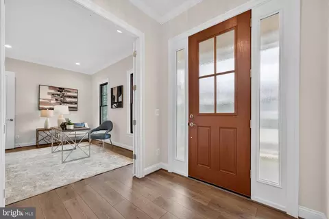 Entry Way - 2002 Mcfall St, Mclean, VA 22101 photo 4 of 27