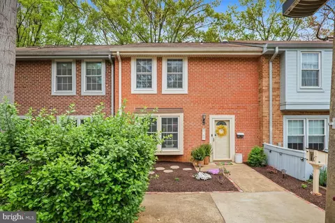 2157 Golf Course Dr, Reston, VA 20191