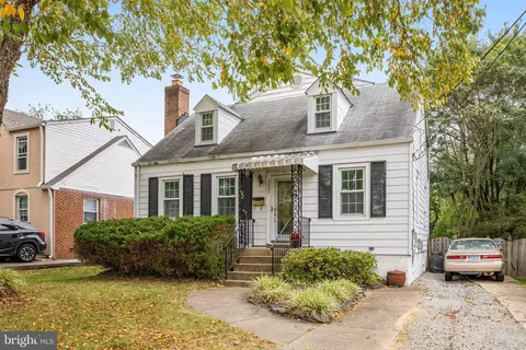 2805 Woodlawn Ave, Falls Church, VA 22042