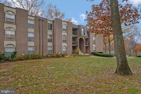 3308 Woodburn Village Dr #T2, Annandale, VA 22003