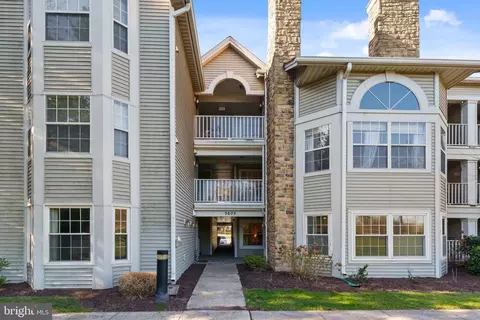 5605 Willoughby Newton Dr #14, Centreville, VA 20120