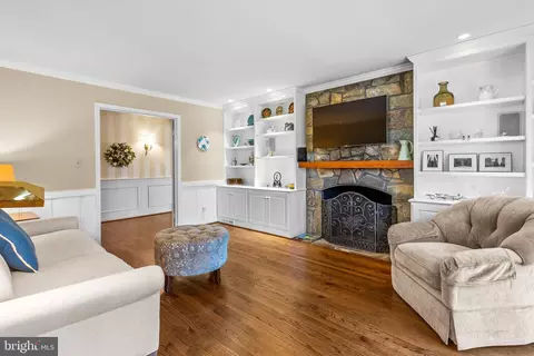 Living - 1153 Old Gate Ct, Mclean, VA 22102 photo 4 of 4