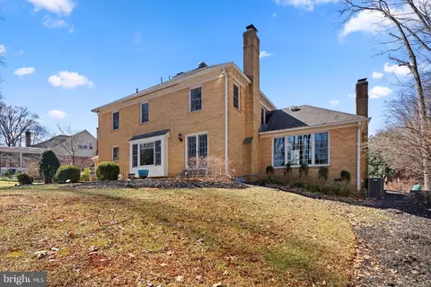 Exterior - 1153 Old Gate Ct, Mclean, VA 22102 photo 4 of 5