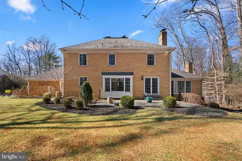 Exterior - 1153 Old Gate Ct, Mclean, VA 22102 photo 3 of 5