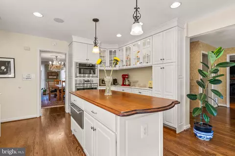 Kitchen - 1153 Old Gate Ct, Mclean, VA 22102 photo 4 of 4