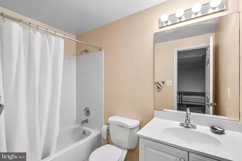 Bath - 1153 Old Gate Ct, Mclean, VA 22102 photo 6 of 6