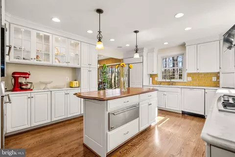 Kitchen - 1153 Old Gate Ct, Mclean, VA 22102 photo 2 of 4