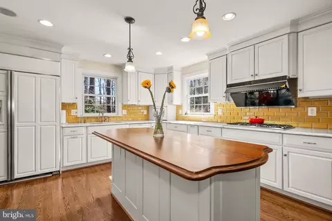 Kitchen - 1153 Old Gate Ct, Mclean, VA 22102 photo 3 of 4