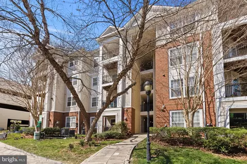 12933 Centre Park Cir #103, Herndon, VA 20171