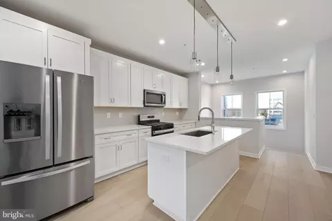 14427 Glen Manor Dr, Chantilly, VA 20151