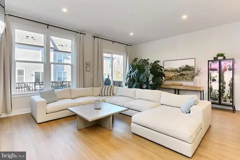 Living - 2395 Liberty Loop, Herndon, VA 20171 photo 1 of 1