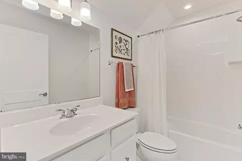 Bath - 2395 Liberty Loop, Herndon, VA 20171 photo 2 of 3