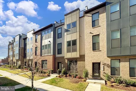 Exterior - 2395 Liberty Loop, Herndon, VA 20171 photo 3 of 4