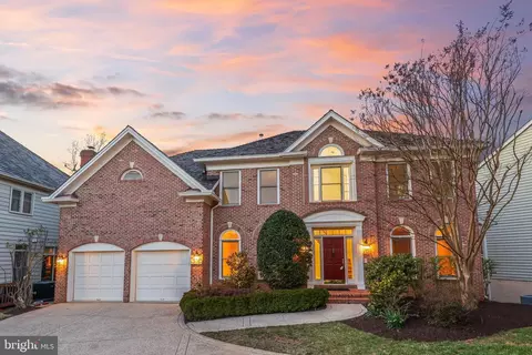 8158 Silverberry Way, Vienna, VA 22182
