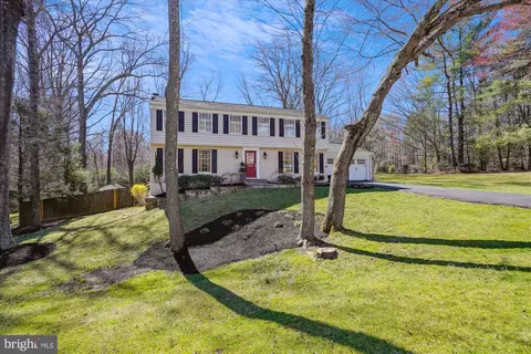 12129 Folkstone Dr, Oak Hill, VA 20171