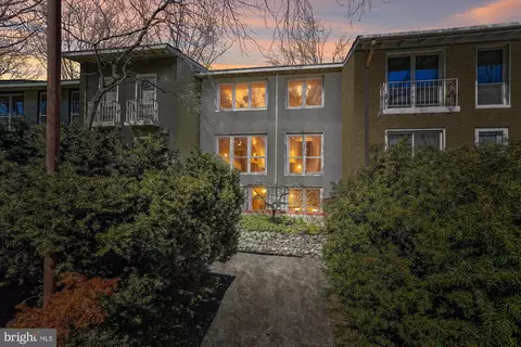 11472 Orchard Ln, Reston, VA 20190