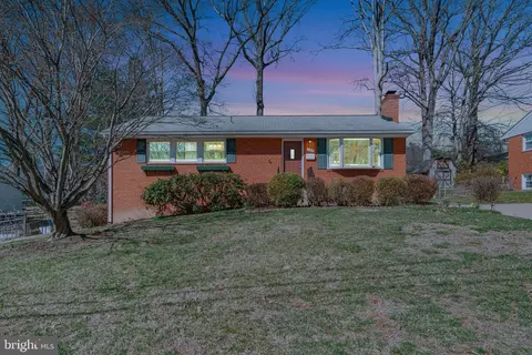 7906 Gosport Ln, Springfield, VA 22151 photo 2