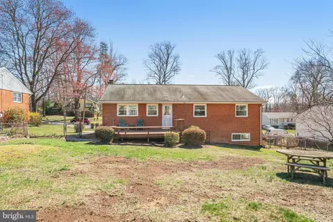 7906 Gosport Ln, Springfield, VA 22151 photo 3
