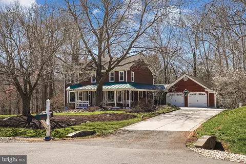 10203 Yellow Pine Dr, Vienna, VA 22182