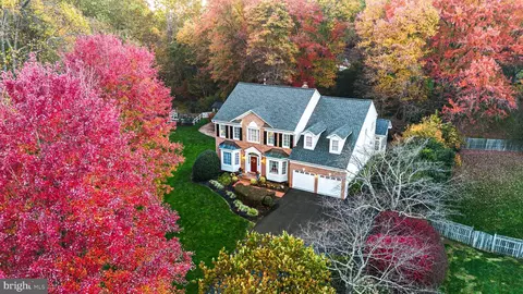 1202 Crayton Rd, Herndon, VA 20170