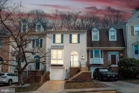 8074 Whitlers Crk, Springfield, VA 22152