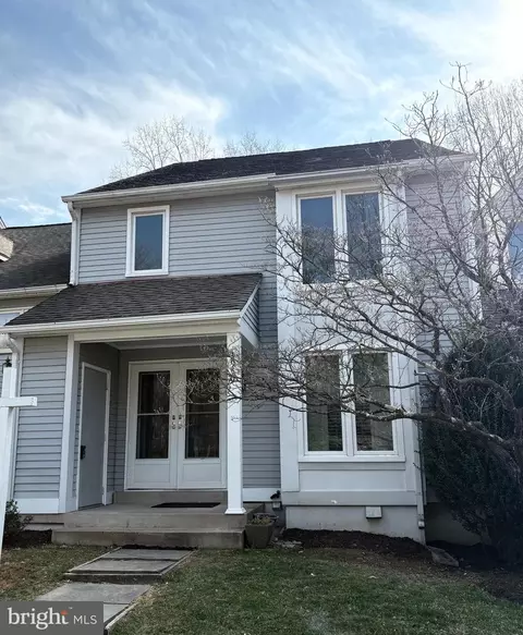 3959 Acorn Ridge Ct, Fairfax, VA 22033
