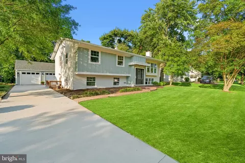 1112 Neal Dr, Alexandria, VA 22308
