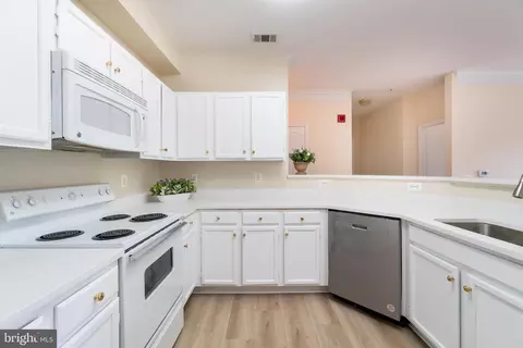 1530 Spring Gate Dr #9310, Mclean, VA 22102 photo 11
