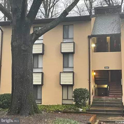 2247 Castle Rock Sq #1B, Reston, VA 20191