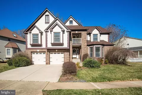 10212 Grovewood Way, Fairfax, VA 22032